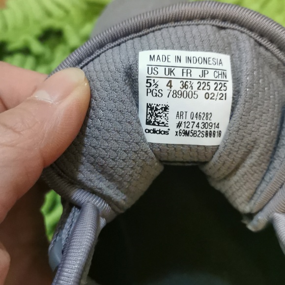 Adidas Boost Size US 5.5 - Picture 3 of 6